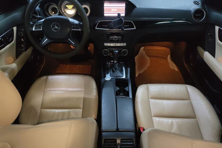 Used Mercedes-Benz C-Class 2011 C 200 CGI Fashion Model Center Console