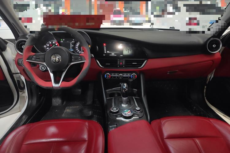 Used Alfa Romeo Giulia 2017 2.0T 200HP Luxury Edition
