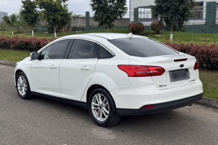 Used Ford Focus 2018 Sedan Classic 1.6L Automatic Trendy SmartDrive Edition Exterior 8