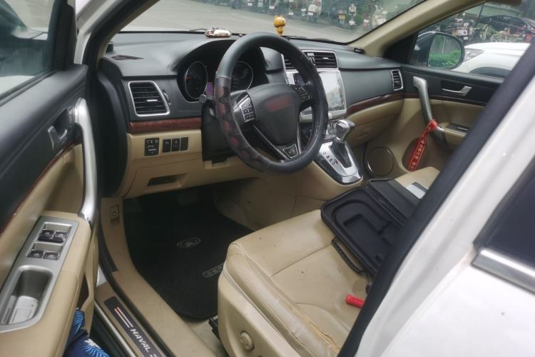 Used Haval H6 2013 Upgraded Model 2.4L Automatic Two-Wheel Drive Prestige Version

