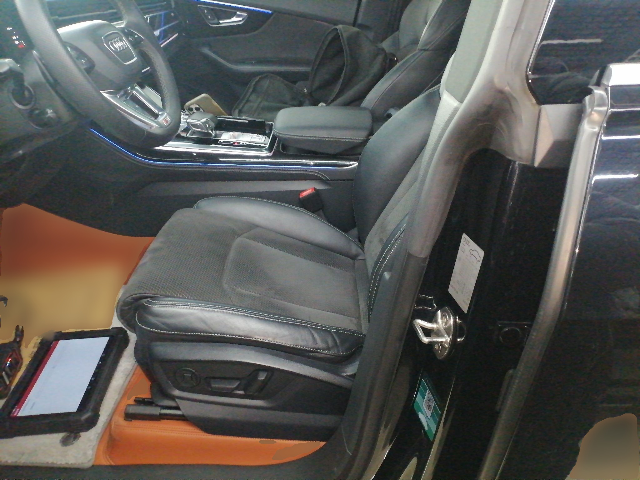 Переднее сиденье в автомобиле