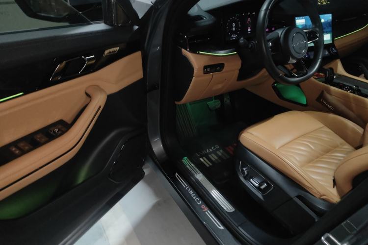 Used Lynk & Co 09 2021 2.0T Halo Six-Seater
