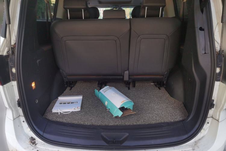 Used SAIC MAXUS G10 2016 2.0T Automatic Luxury Executive Edition Trunk