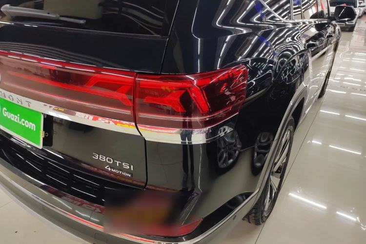 Used Volkswagen Teramont 2024 380TSI All-Wheel Drive Longyao Edition Right Rear Taillight