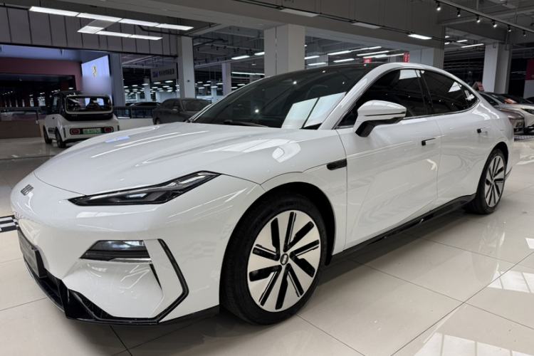 Used Geely Galaxy E8 2024 550 km Range Rear-Wheel-Drive PRO