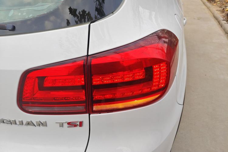 Used Volkswagen Tiguan 2015 1.8TSI Manual Two-Wheel Drive Fashion Edition Right Rear Taillight