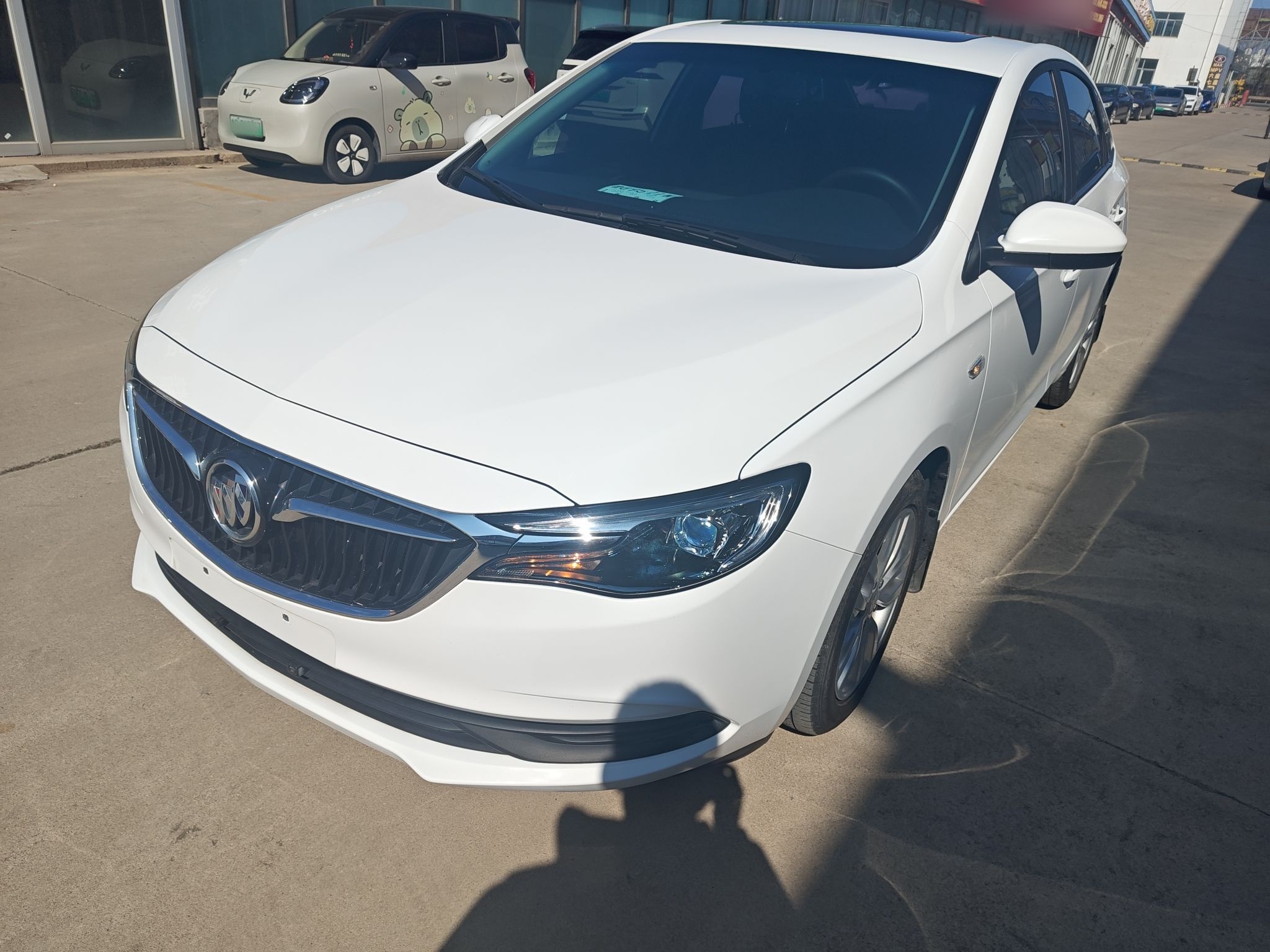 تحت مقدمة السيارة