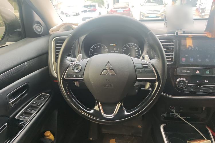 Used Mitsubishi Outlander 2019 2.4L 4x4 Zhi Xiang Edition 5 Seats China V Emission Standard Steering Wheel