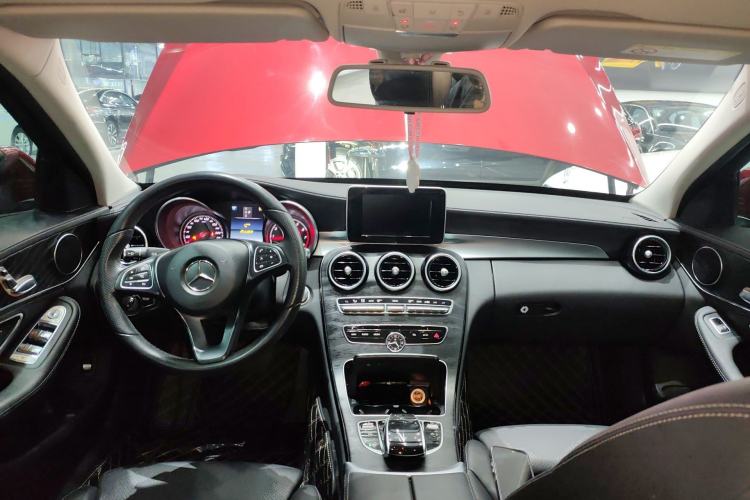 Used Mercedes-Benz C-Class 2018 C 180 L Fashion Edition Sport Version Center Console