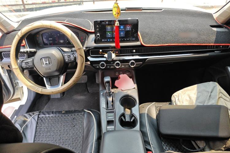 Used Honda Civic 2023 240TURBO CVT Dynamic Control · C-Position Guest Special Edition Center Console