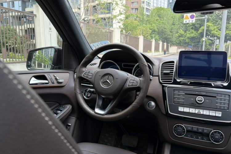 Used Mercedes-Benz GLE 2018 GLE 320 4MATIC Dynamic Edition Collector's Edition Interior 3