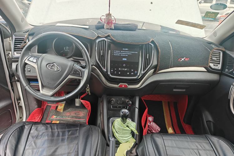 Used CHANGAN OSHAN CX70 2016 1.6L Manual Luxury Model Center Console