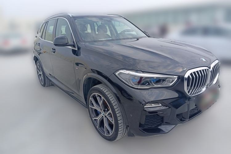 Used BMW X5 2021 xDrive40i Luxury Model with M Sport Package Front Right 45 Deg