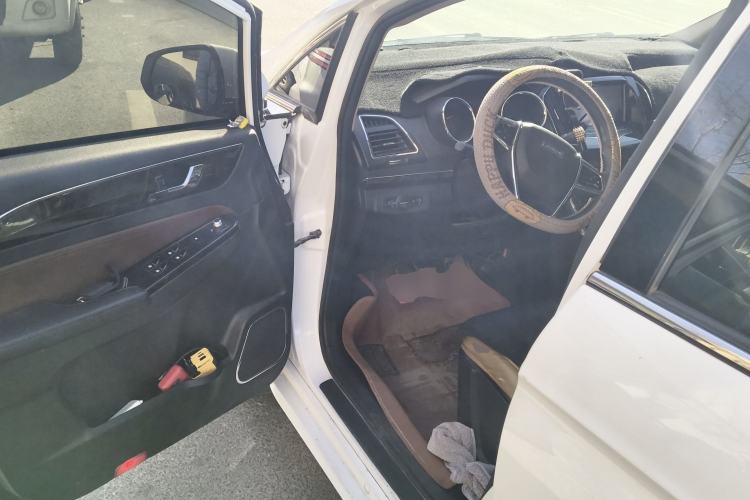 Used Lifan Auto Xuanlang 2017 1.8L Manual Utility Model Driver Seat