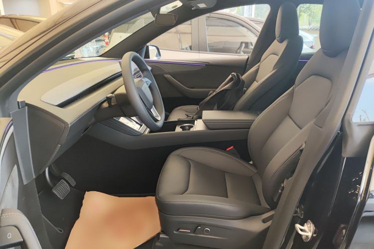 Used Tesla Model Y 2026 Long-Range All-Wheel-Drive Model
