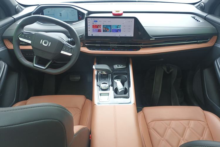 Used CHANGAN NEVO Q05 2024 Truly Delicious Version 125" Beyond-Performance Model CATL Center Console