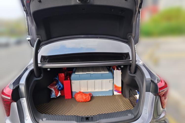 Used Hongqi H5 2023 2.0T Automatic Smart Connect Flagship Edition Trunk