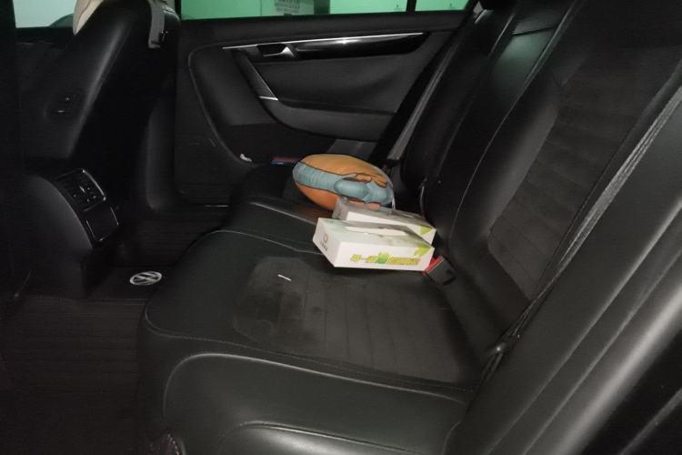 Used Volkswagen Magotan 2013 1.8TSI Luxury Model Left Rear Seat