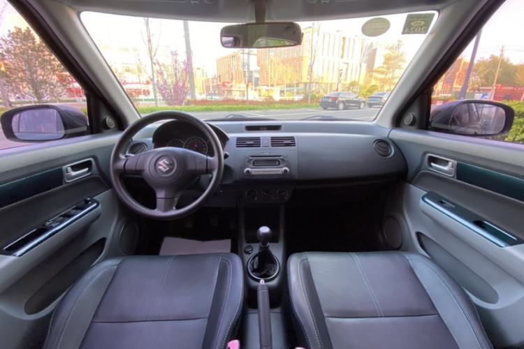 Used Suzuki Swift 2016 1.5L Manual Fashion Edition Cool Play Version Interior 2