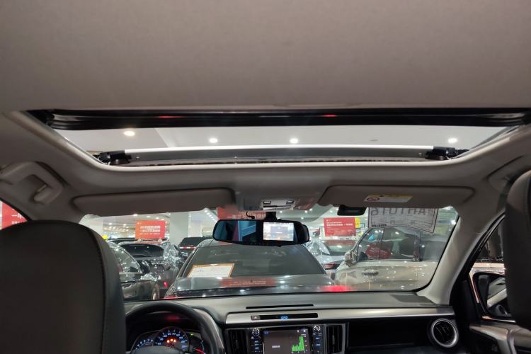 Used Toyota RAV4 2019 2.0L CVT Two-Wheel Drive Luxury Version China VI Standard