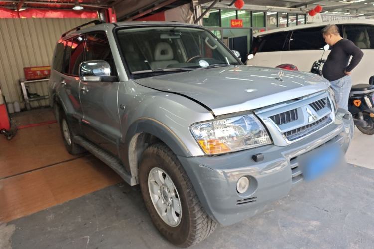 Used Mitsubishi Pajero 2011 V73 3.0L AT GLS Exterior 1