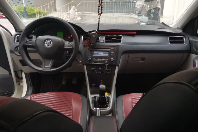 Used Skoda Rapid 2015 1.4L Manual Smart Selection Model Center Console