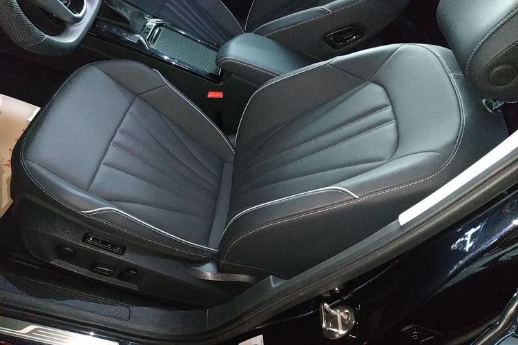 Used Volkswagen Passat 2024 380TSI Dragon Edition Left Front Seat