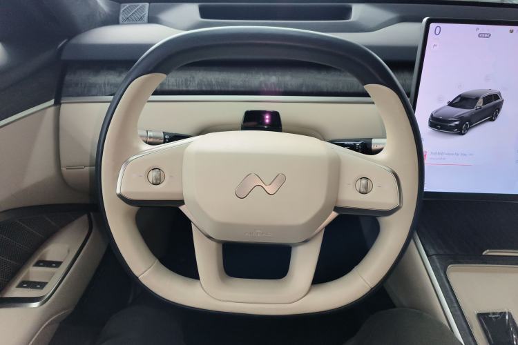 Used ONVO Luxeed L90 2025 Model—Max Six-Seater Version Steering Wheel