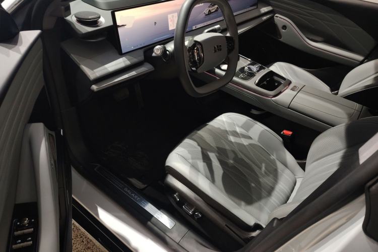 Used Geely Galaxy E8 2025 700 km Long-Range Intelligent Driving Version
