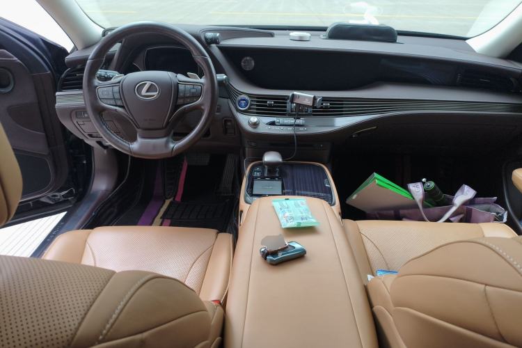 Used Lexus LS 2018 500h Premier Edition China V Standard Center Console