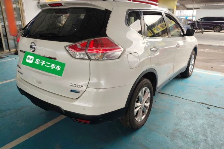 Used Nissan X-Trail 2014 2.5L CVT Leading Edition 4WD
