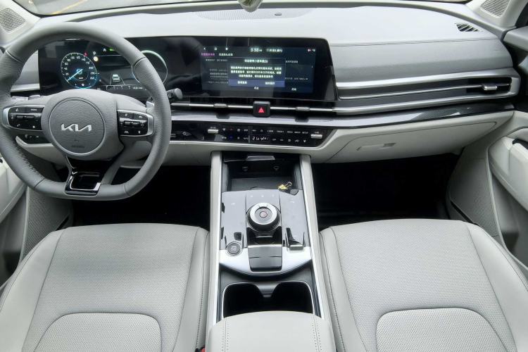 Used Kia Sportage (Chinese Domestic Model) 2025 1.5T Two-Wheel Drive Prestige Smart Enjoyment Version Interior 1