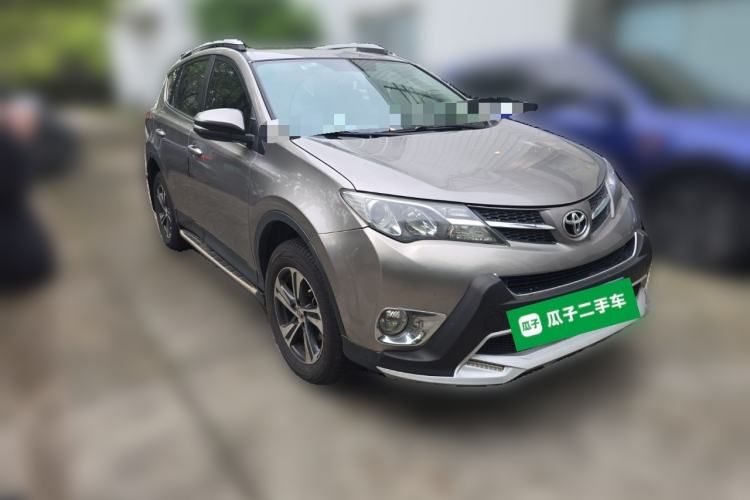 Used Toyota RAV4 2015 2.0L CVT Two-Wheel Drive Fashion Edition Front Right 45 Deg