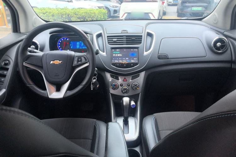 Used Chevrolet Trax 2014 1.4T Automatic Two-Wheel Drive Luxury Model Center Console