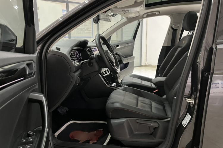 Used Volkswagen T-ROC 2021 280TSI DSG Two-Wheel Drive Comfort Connect 30th Anniversary Edition
