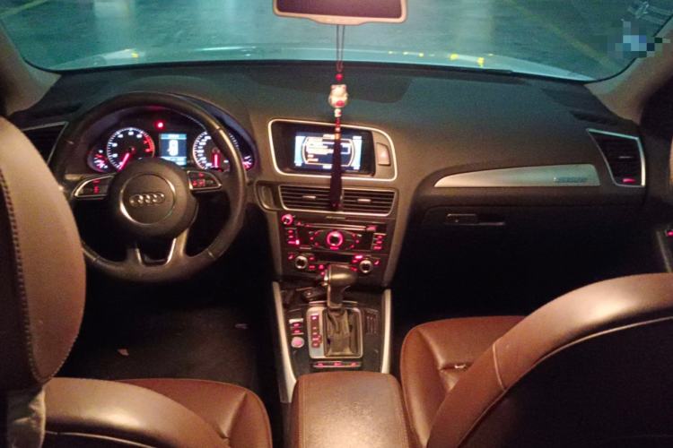 Used Audi Q5 2017 40 TFSI Technology Edition Center Console