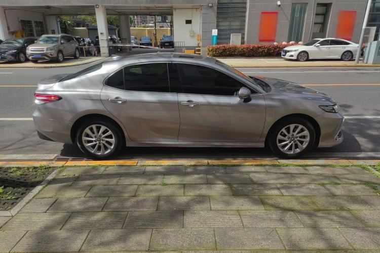 Used Toyota Camry 2021 2.0G Luxury Edition
