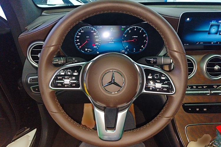 Used Mercedes-Benz GLC 2022 Second Facelift GLC 260 L 4MATIC Luxury Edition Steering Wheel
