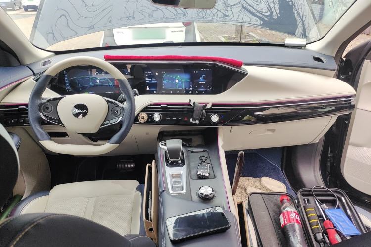 Used Dongfeng Aeolus Huge 2022 Mach Dual-Motor 1.5T MHD Dare-to-Dream Edition Center Console