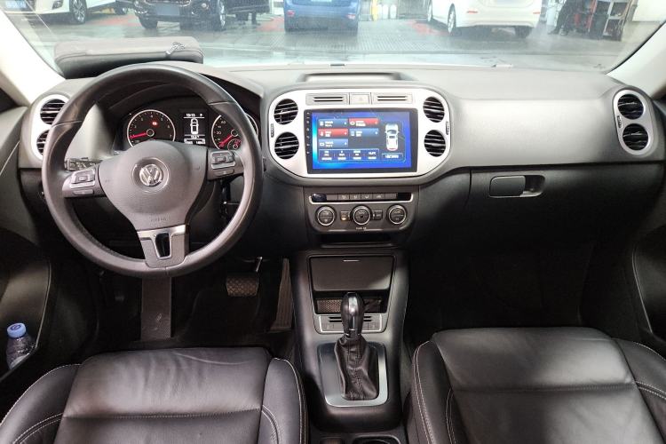 Used Volkswagen Tiguan 2017 300TSI Automatic Two-Wheel Drive Silk Road Comfort Edition Center Console