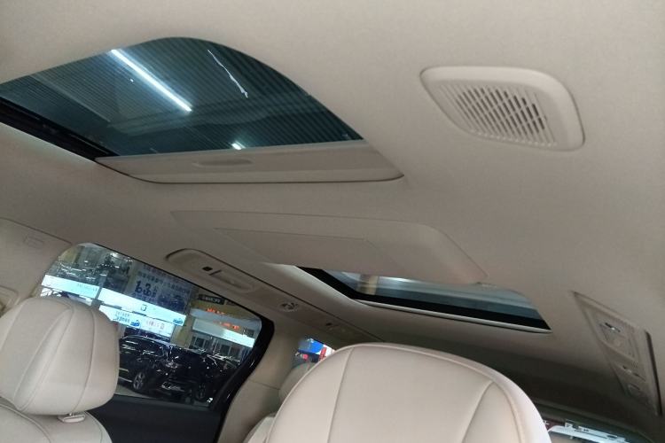 Used VOYAH Dream 2025 PHEV Four-Wheel Drive Prestige Kunpeng Edition
