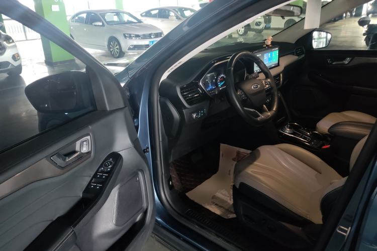 Used Ford Escape 2020 EcoBoost 245 Two-Wheel-Drive Comfort Edition Driver Seat