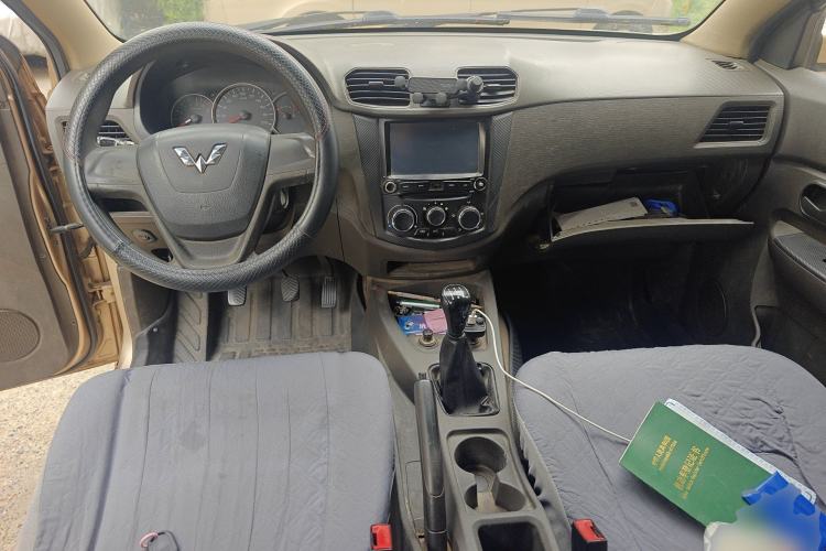 Used Wuling Hongguang 2014 1.5L Standard Version Center Console