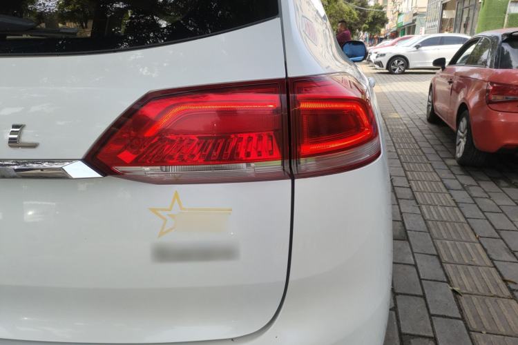 Used Haval H6 2017 Blue Label 1.5T Automatic Two-Wheel Drive ZhiShang Model Right Rear Taillight