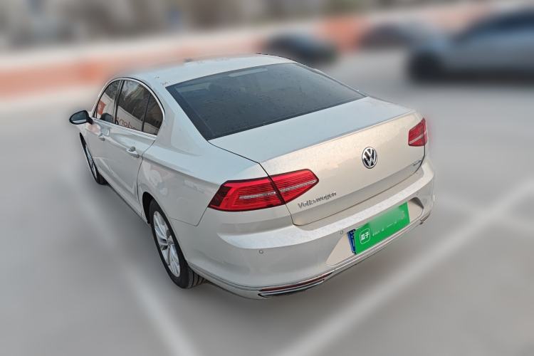 Used Volkswagen Magotan 2017 380TSI DSG Luxury Model Rear Left 45 Deg