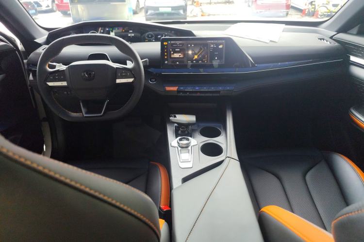 Used CHANGAN UNI-V 2023 1.5T Prestige Model
