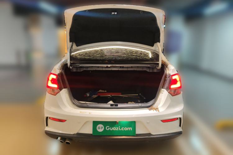 Used Soueast V5 Lingzhi 2017 1.5L CVT New Yiyi Model Trunk