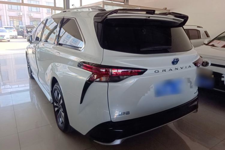 Used Toyota Granvia 2023 2.5L Hybrid Luxury Edition