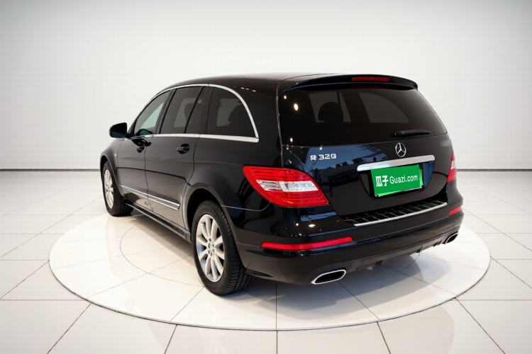 Used Mercedes-Benz R-Class 2017 R 320 4MATIC Business Edition Prestige Model Exterior 3