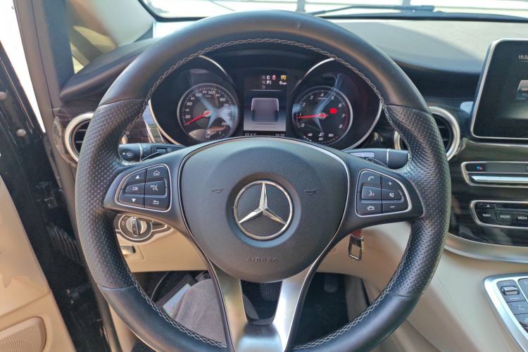 Used Mercedes-Benz V-Class 2018 V 260 Avantgarde Edition China VI Steering Wheel